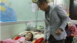 Trung vệ Đại Đồng làm việc thiện tại Viện Nhi Trung ương